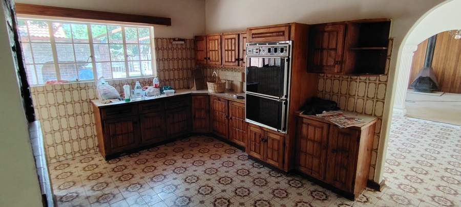 To Let 5 Bedroom Property for Rent in Flamwood North West